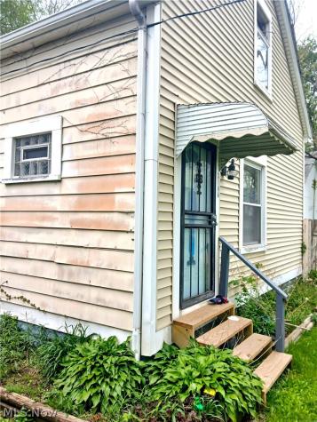 3080 W 46th Street Cleveland OH 44102