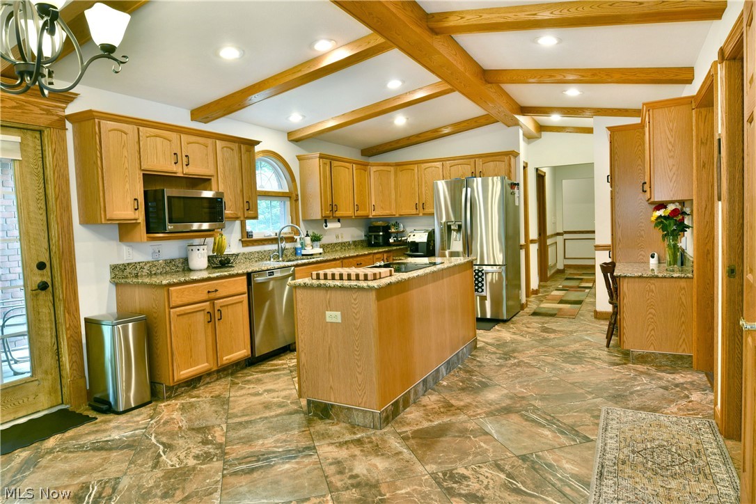 2412 East Pointe Drive SE Howland OH 44484