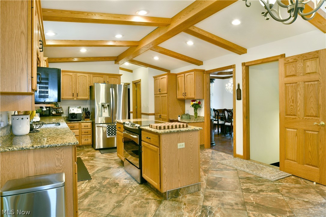 2412 East Pointe Drive SE Howland OH 44484