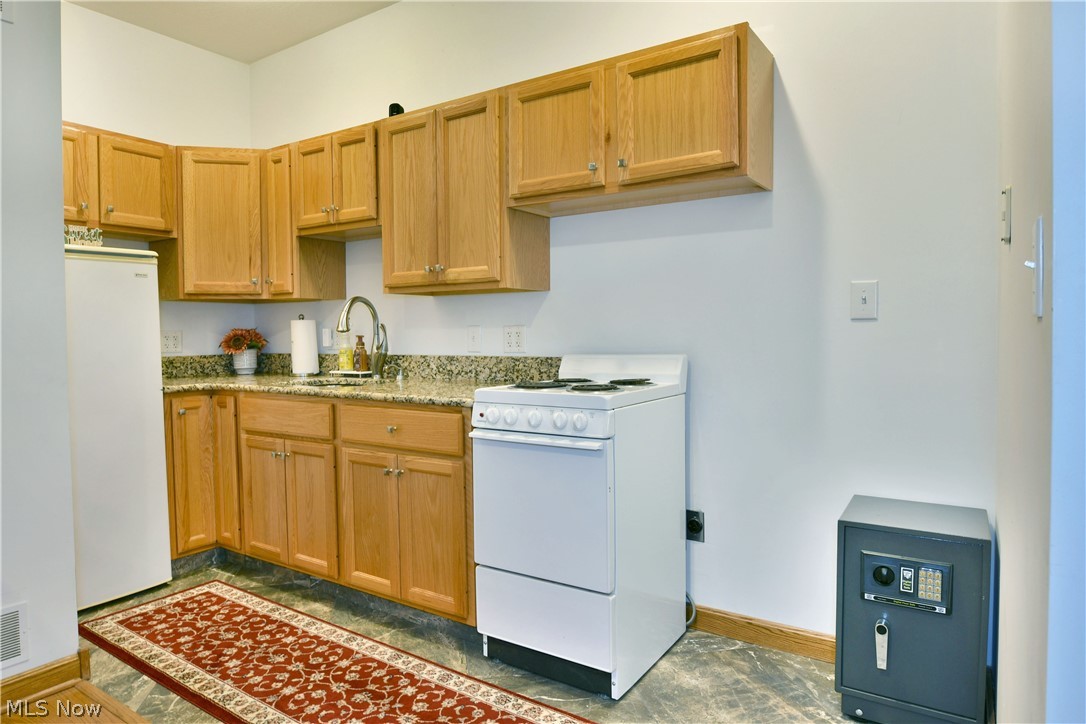 2412 East Pointe Drive SE Howland OH 44484
