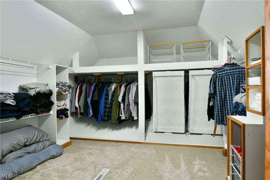 2412 East Pointe Drive SE Howland OH 44484