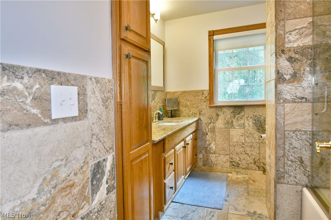 2412 East Pointe Drive SE Howland OH 44484