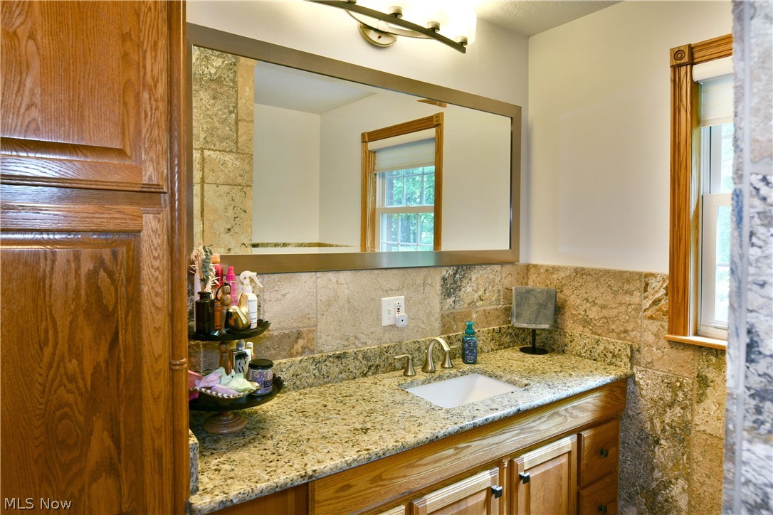 2412 East Pointe Drive SE Howland OH 44484