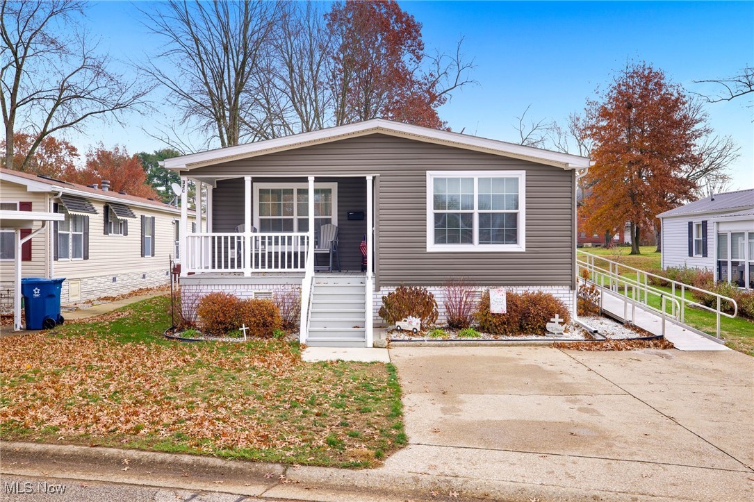 32 C Street SW Navarre OH 44662