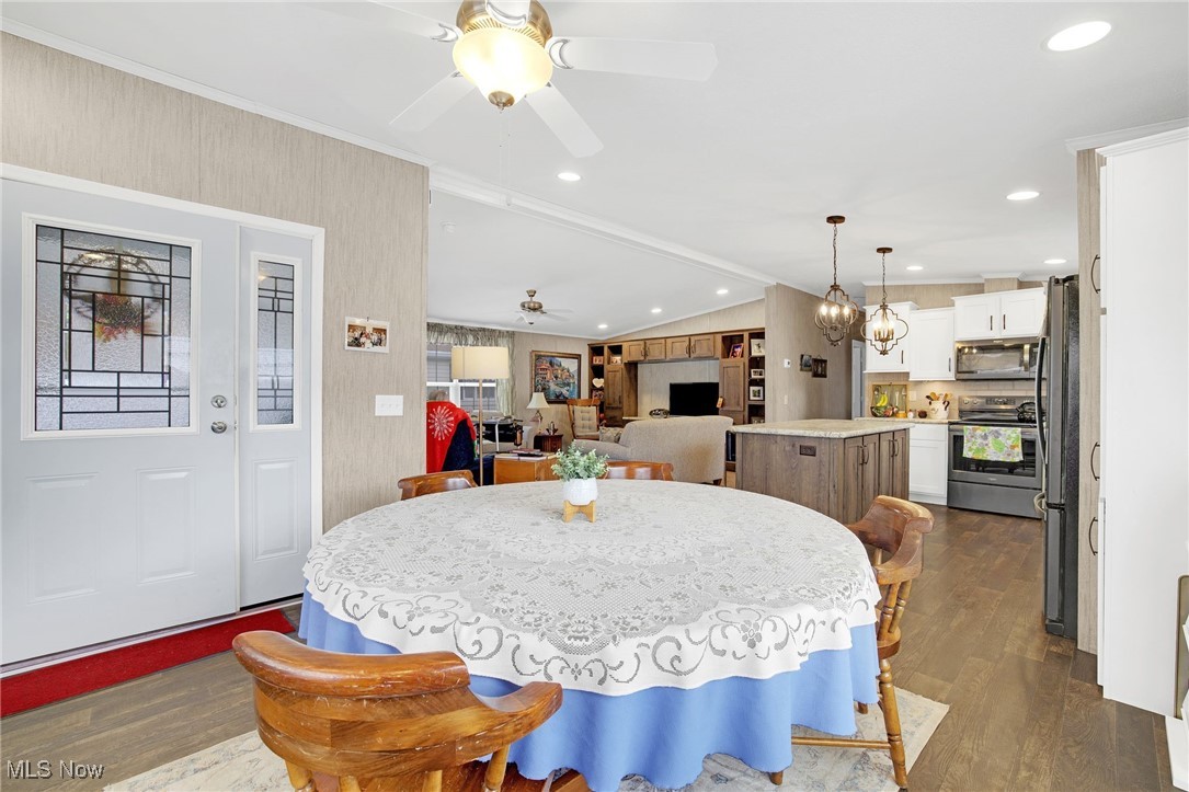 32 C Street SW Navarre OH 44662
