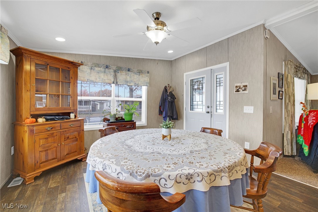 32 C Street SW Navarre OH 44662