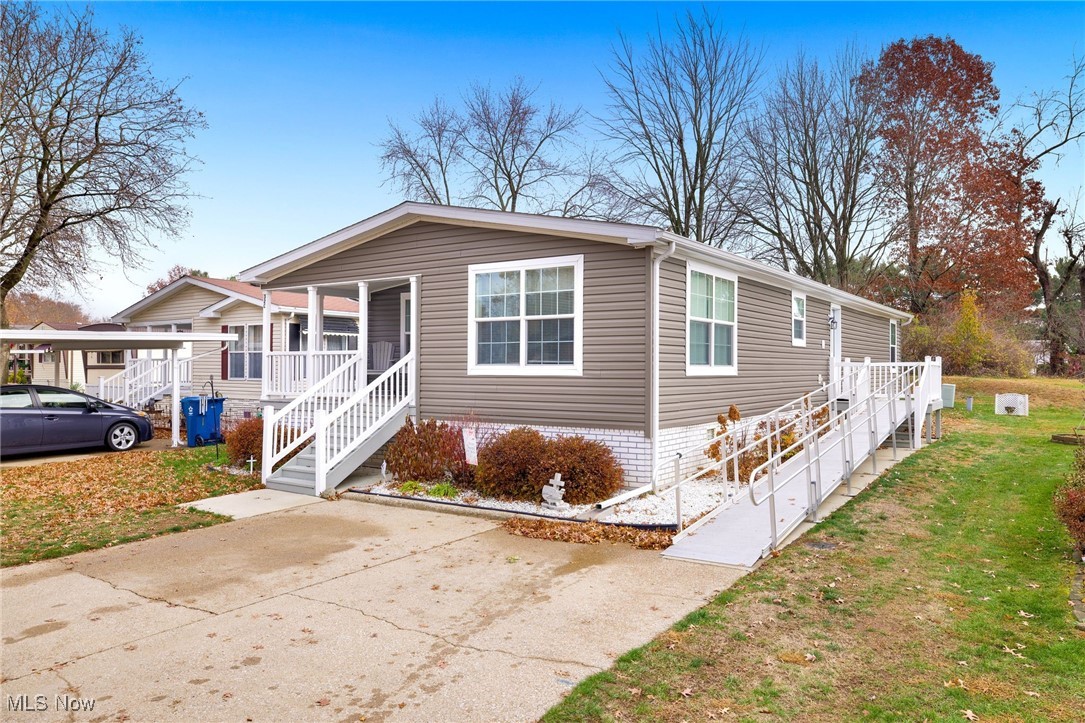 32 C Street SW Navarre OH 44662