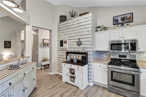 39282 Camelot Way Avon OH 44011