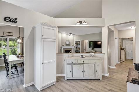 39282 Camelot Way Avon OH 44011
