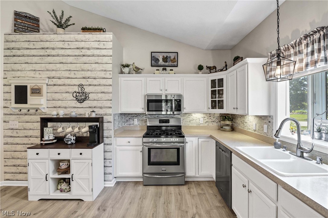 39282 Camelot Way Avon OH 44011