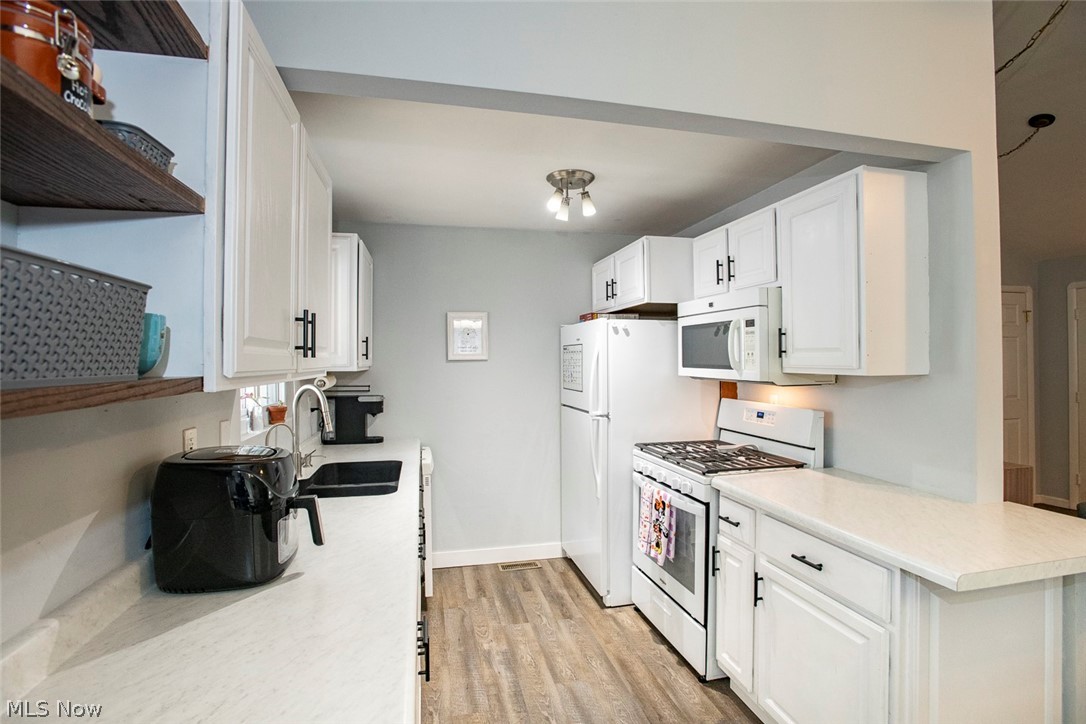 6526 Stonecrest Drive Brook Park OH 44142