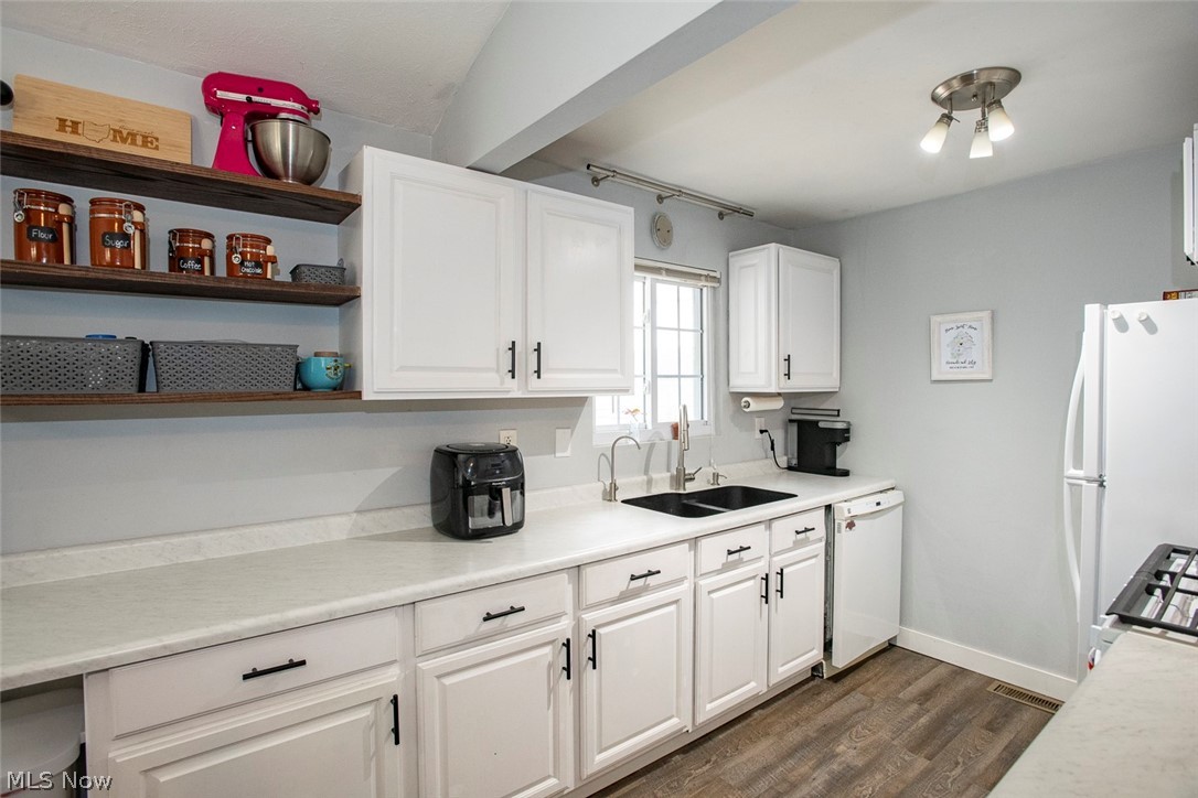 6526 Stonecrest Drive Brook Park OH 44142