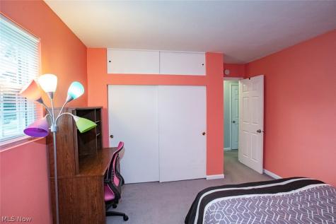 6526 Stonecrest Drive Brook Park OH 44142