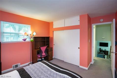 6526 Stonecrest Drive Brook Park OH 44142