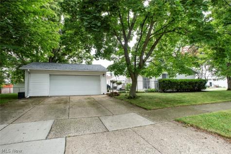 6526 Stonecrest Drive Brook Park OH 44142