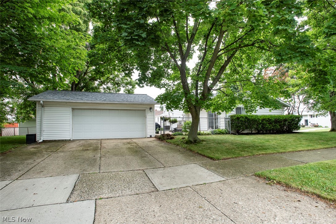 6526 Stonecrest Drive Brook Park OH 44142