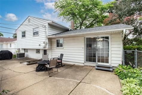 6526 Stonecrest Drive Brook Park OH 44142