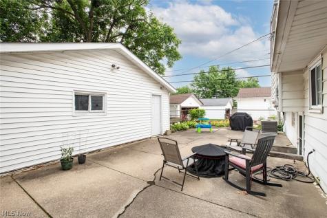 6526 Stonecrest Drive Brook Park OH 44142