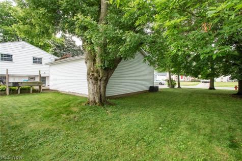 6526 Stonecrest Drive Brook Park OH 44142