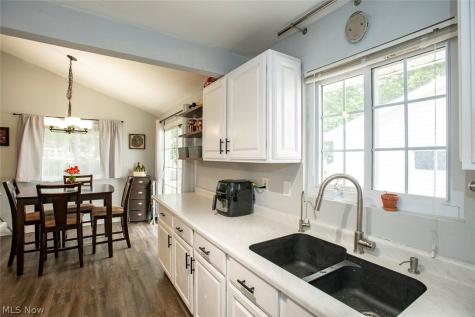 6526 Stonecrest Drive Brook Park OH 44142