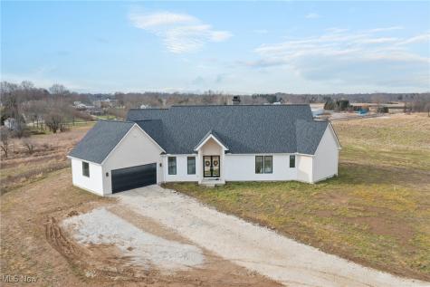 10311 Hunting Hills Avenue NE Hartville OH 44632