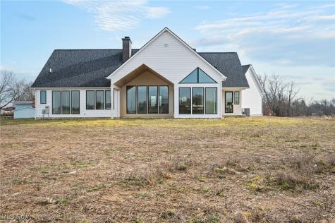 10311 Hunting Hills Avenue NE Hartville OH 44632