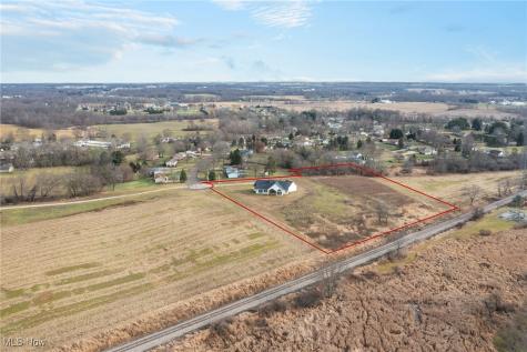10311 Hunting Hills Avenue NE Hartville OH 44632