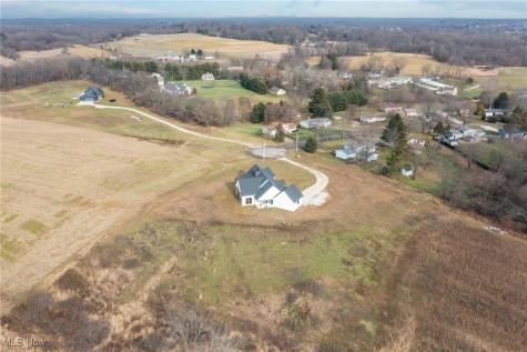 10311 Hunting Hills Avenue NE Hartville OH 44632