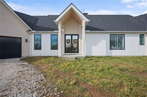10311 Hunting Hills Avenue NE Hartville OH 44632