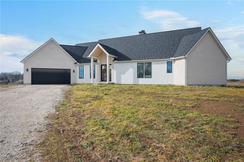 10311 Hunting Hills Avenue NE Hartville OH 44632