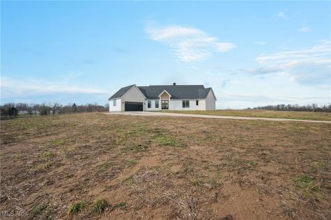 10311 Hunting Hills Avenue NE Hartville OH 44632