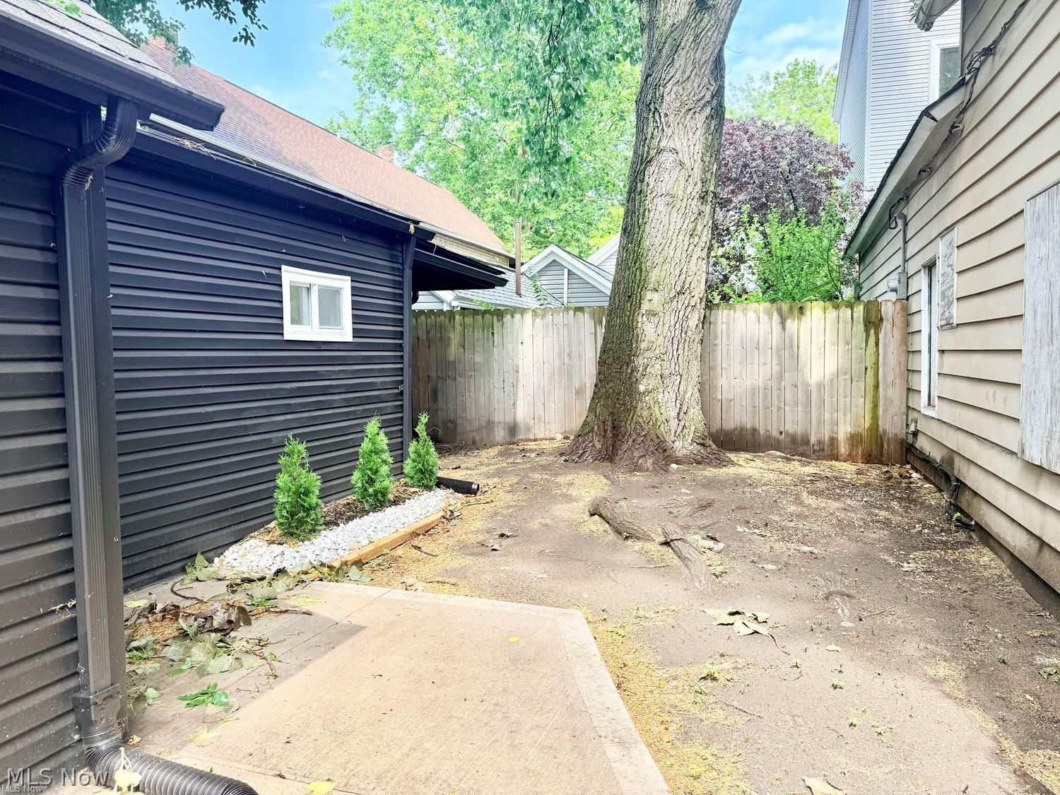 842 Starkweather Avenue Cleveland OH 44113