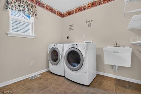 4843 Meadow Lark Drive Lorain OH 44053