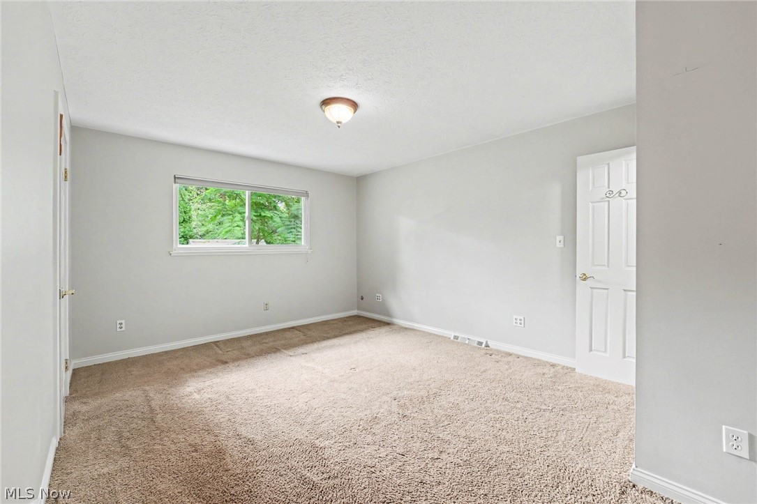 6557 Duneden Avenue Solon OH 44139