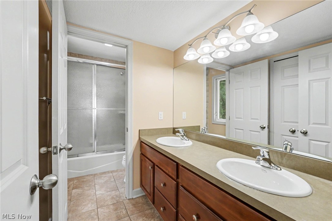 6557 Duneden Avenue Solon OH 44139