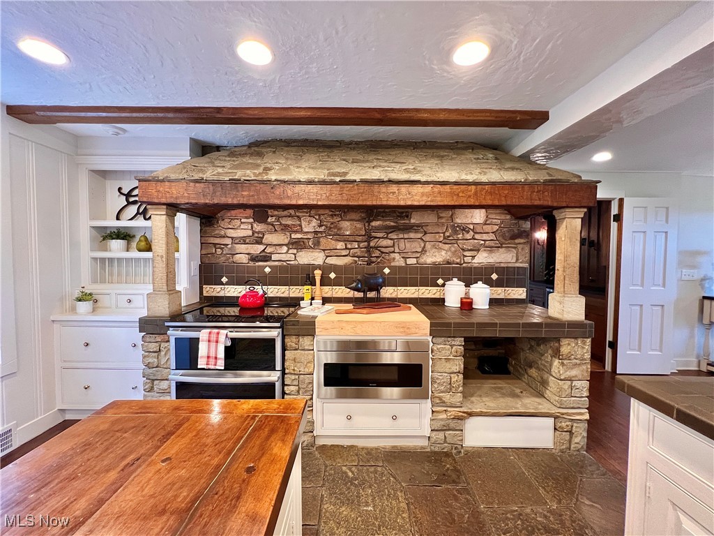 10028 And 10000 Hobart Road Kirtland OH 44094