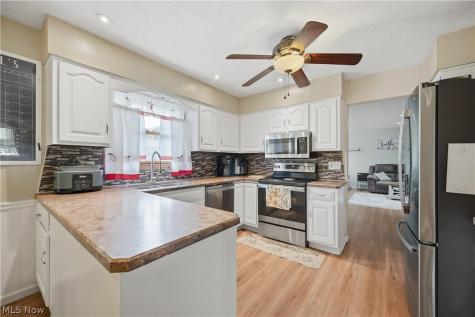4647 Beverly Avenue NE Canton OH 44714