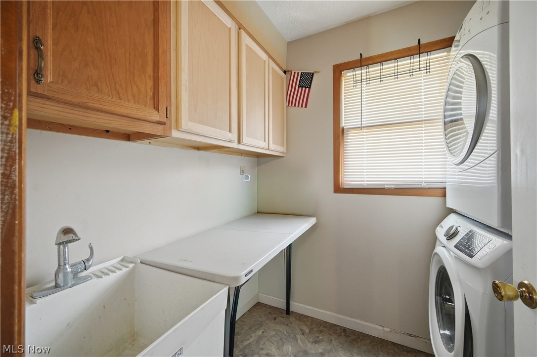 4647 Beverly Avenue NE Canton OH 44714