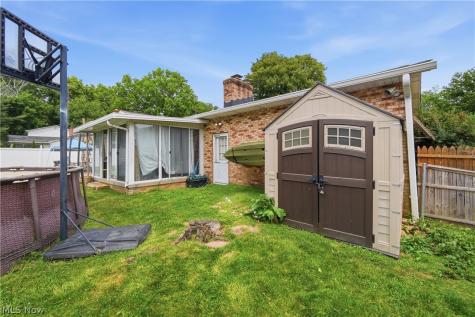 4647 Beverly Avenue NE Canton OH 44714