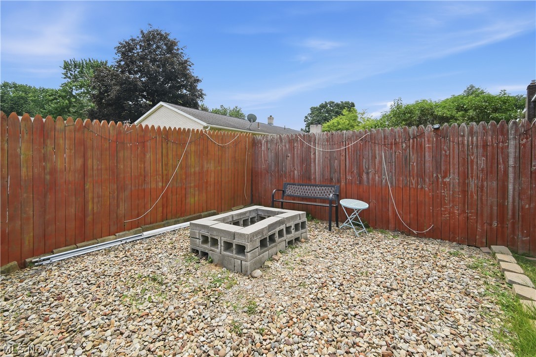 4647 Beverly Avenue NE Canton OH 44714