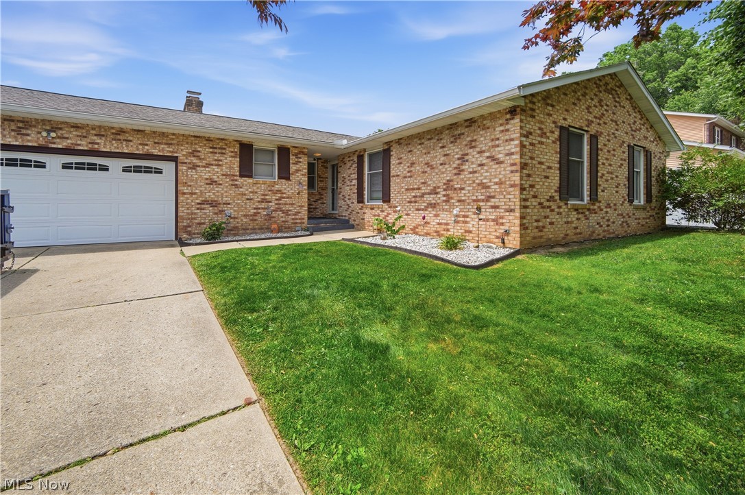 4647 Beverly Avenue NE Canton OH 44714