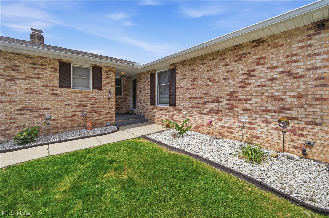 4647 Beverly Avenue NE Canton OH 44714