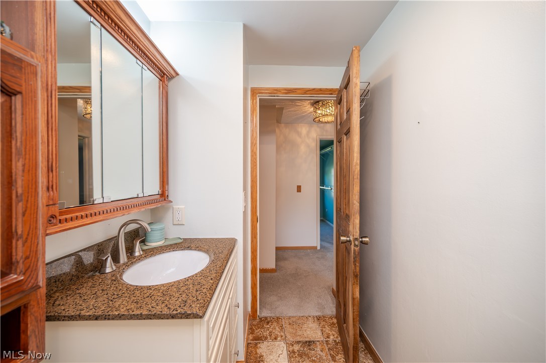 814 Illinois Avenue Mcdonald OH 44437