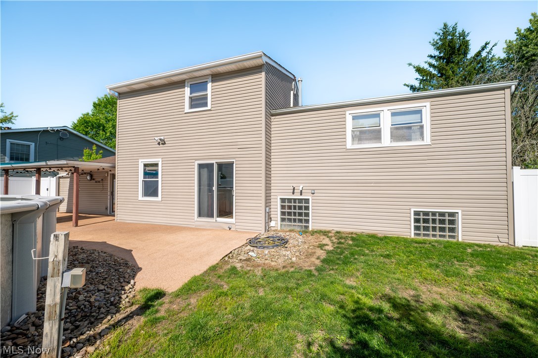 814 Illinois Avenue Mcdonald OH 44437
