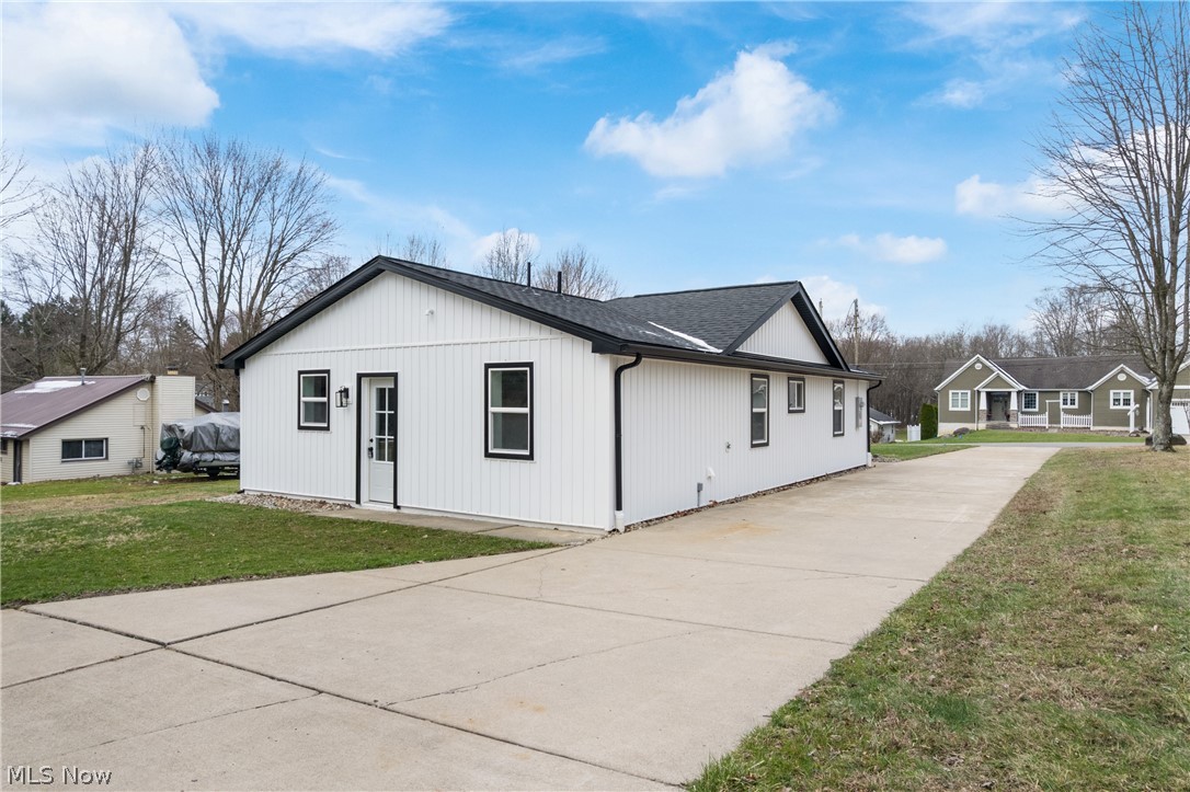 2351 Heston Drive Lake Milton OH 44429