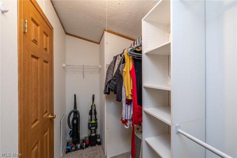 15 Elgin Oval Olmsted Twp OH 44138