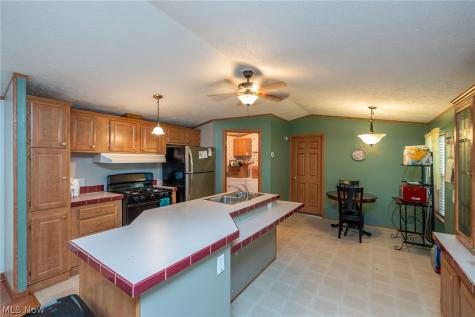 15 Elgin Oval Olmsted Twp OH 44138