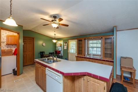 15 Elgin Oval Olmsted Twp OH 44138