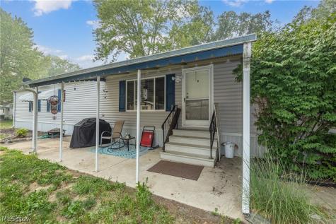 15 Elgin Oval Olmsted Twp OH 44138