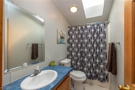 15 Elgin Oval Olmsted Twp OH 44138